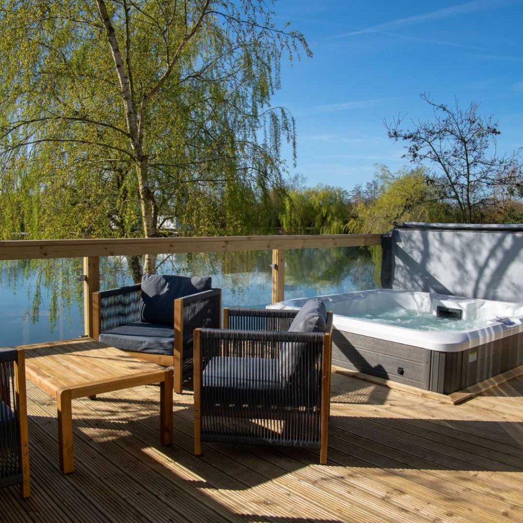 fishing lodges with hot tubs