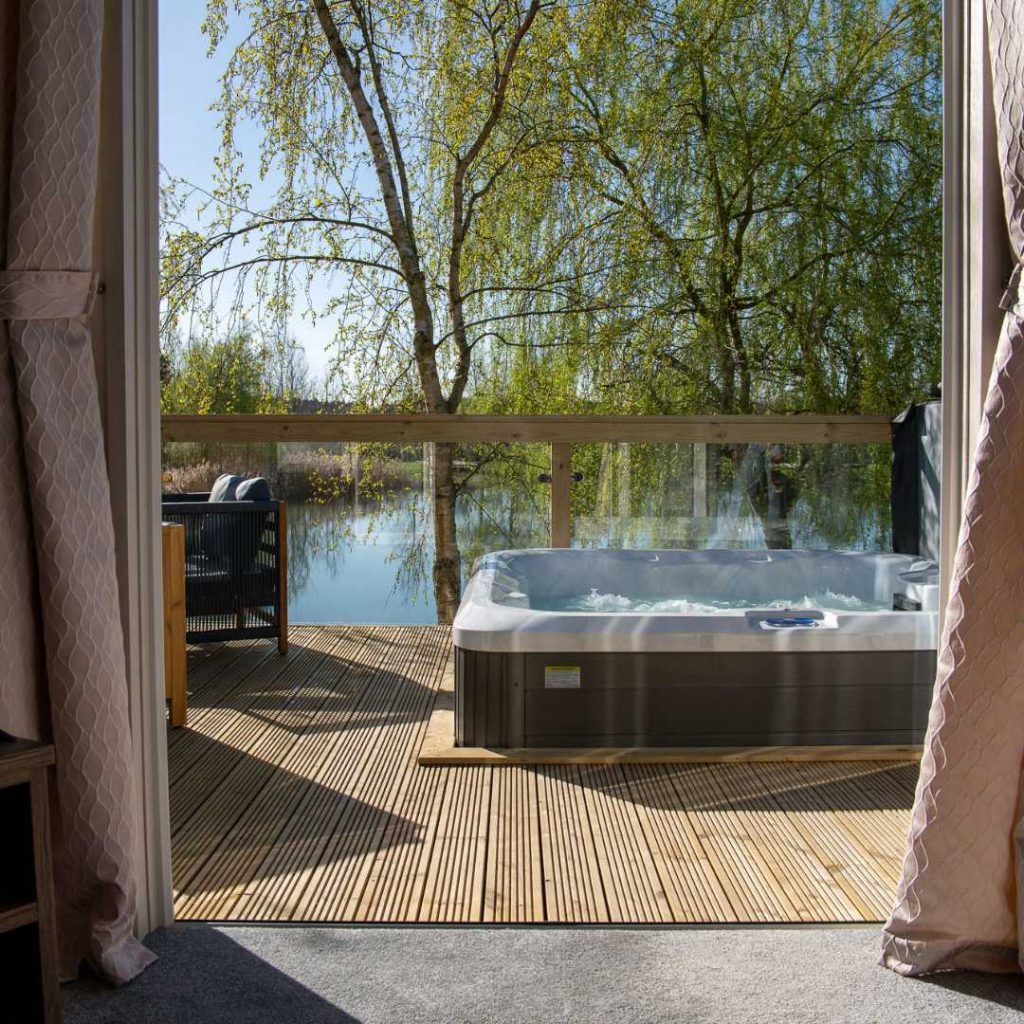 lodges with hot tubs